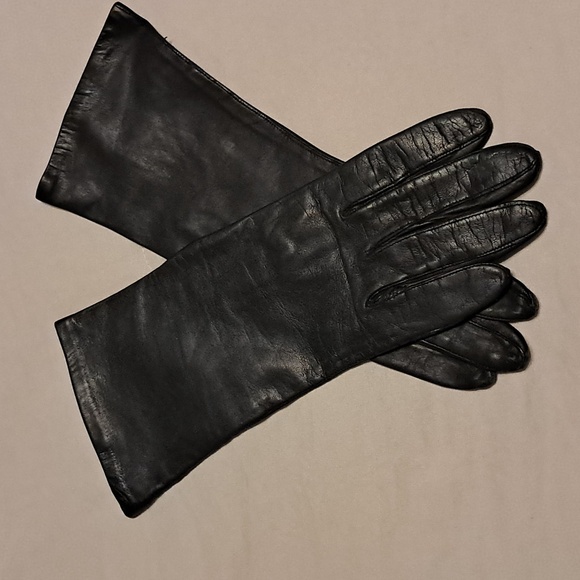 Fownes Brothers Accessories - Fownes Women Black Leather Gloves with 100% Silk Lining Fitted Elegant Driving